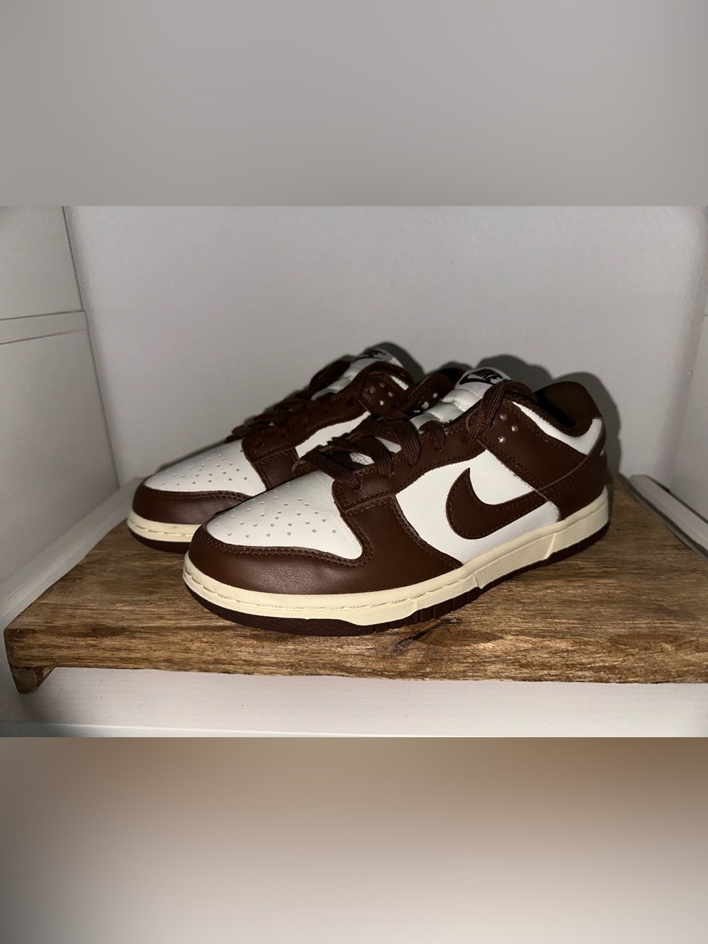 Nike Kids Low-Top Sneakers in Brown and White